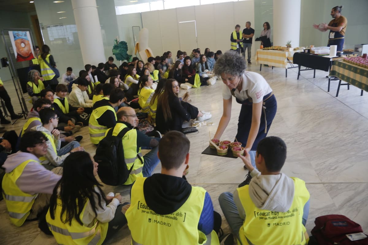Más de 100 alumnos visitan CONAMA 2022 para aprender sobre la sostenibilidad